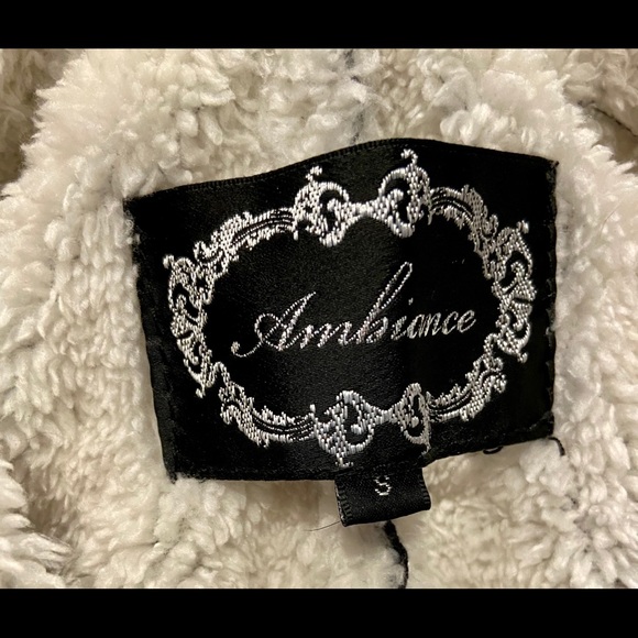 Two Toned Fur/Leather Black Vest - Picture 3 of 3